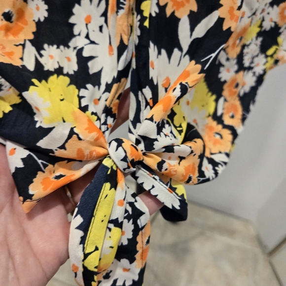 Light weight blouse - Picture 2 of 3